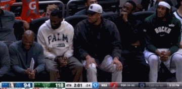 开云登录入口地址-独行侠会做人！字母弟无球端被犯规罚球得分 两位哥哥替补席鼓掌