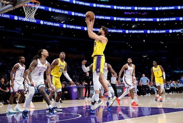 真是一点能力都没有！湖人还不如裁掉他并且转正双向合同内线？